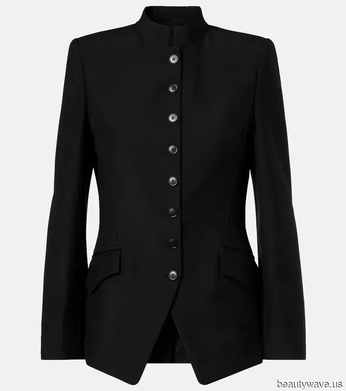 I'm not claiming that boxy blazers are no longer in style, but this polished alternative is what fashionable New Yorkers are donning.