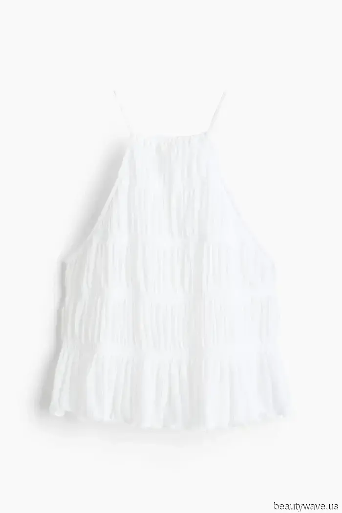 People are avoiding basic white tank tops in favor of a trend that enhances outfits significantly.