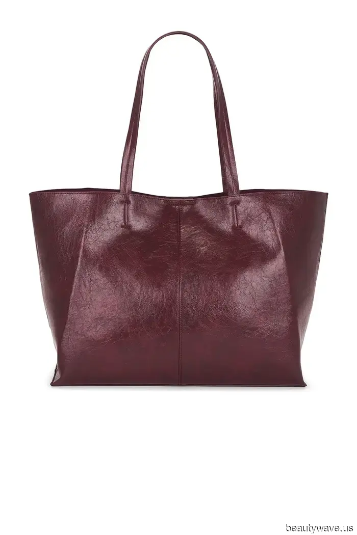 They're Here: The It Designer Flats That Stylish Girls Are Pairing With Levi's Jeans This Spring