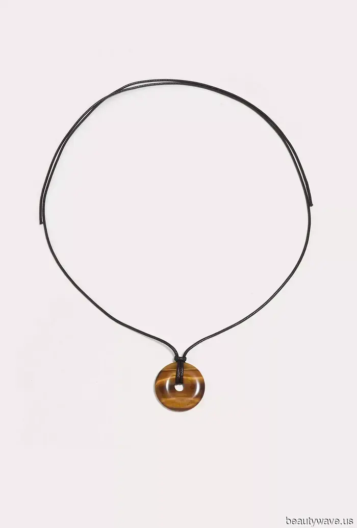 Neither Black nor Brown: This Is the Pant Shade I Noticed Fashion Enthusiasts Sporting from Paris to London.