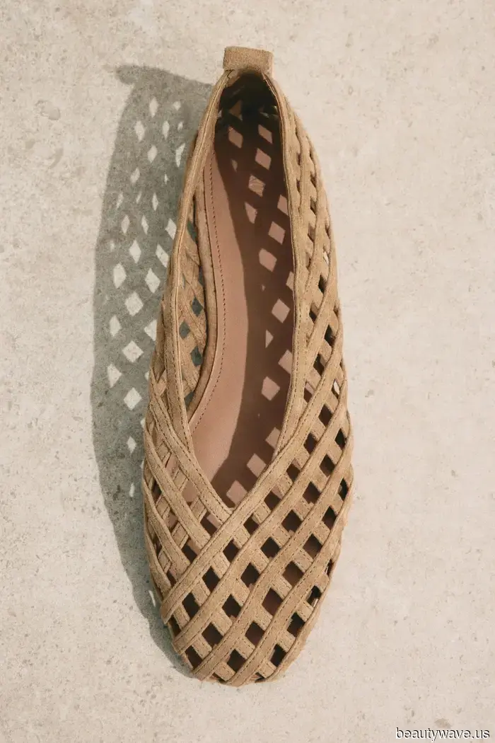 Spring is officially here, and H&M has just released every stylish shoe trend—5 designs that are sure to sell out first.