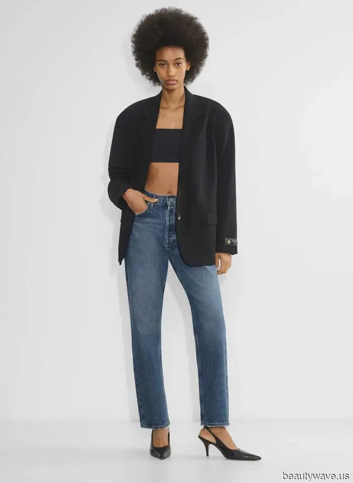 Aritzia is hosting a discreet sale, featuring jeans from the popular denim brand that cool girls adore.