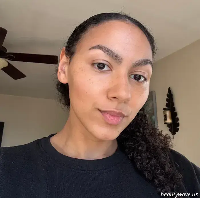 La gente pensa che abbia speso 600 dollari per un appuntamento di microblading, ma in realtà è solo questa penna marrone da 26 dollari.