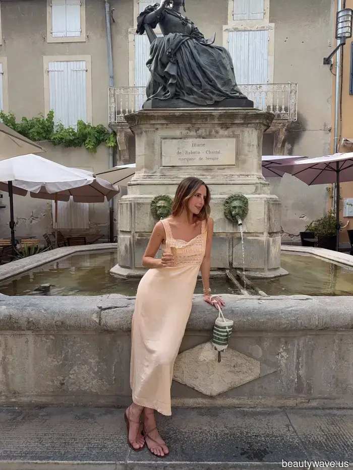 Il bianco è noioso&mdash;6 tendenze di colore estive chic che le donne francesi indossano durante l'ondata di calore invece