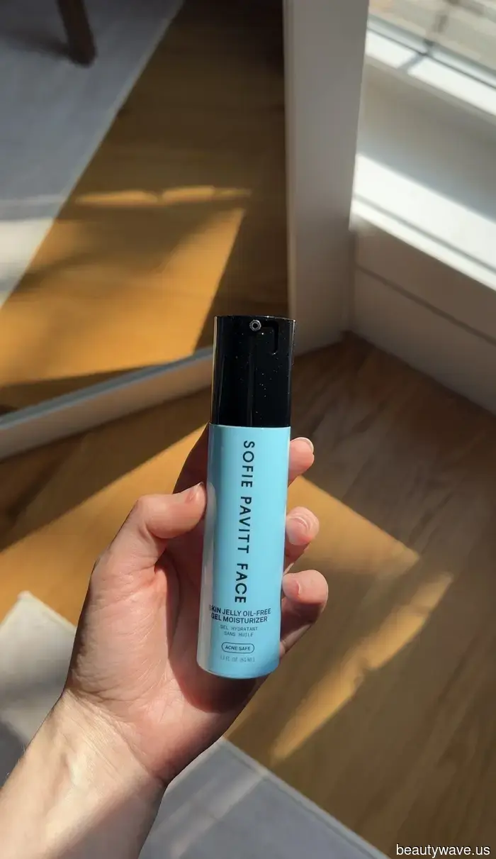 Ho convinto 3 dei miei colleghi a comprare questo idratante in gel prima delle 10 del mattino&mdash;è così buono.