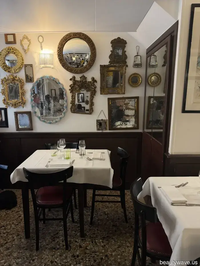 The Gritti Palace! 15th-Century Palaces! Bars by the Canal! Discover How to Experience Venice as a Local.