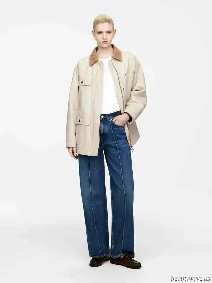 Is it only me, or have fashion enthusiasts everywhere started opting for this cooler year-round silhouette instead of sandals?