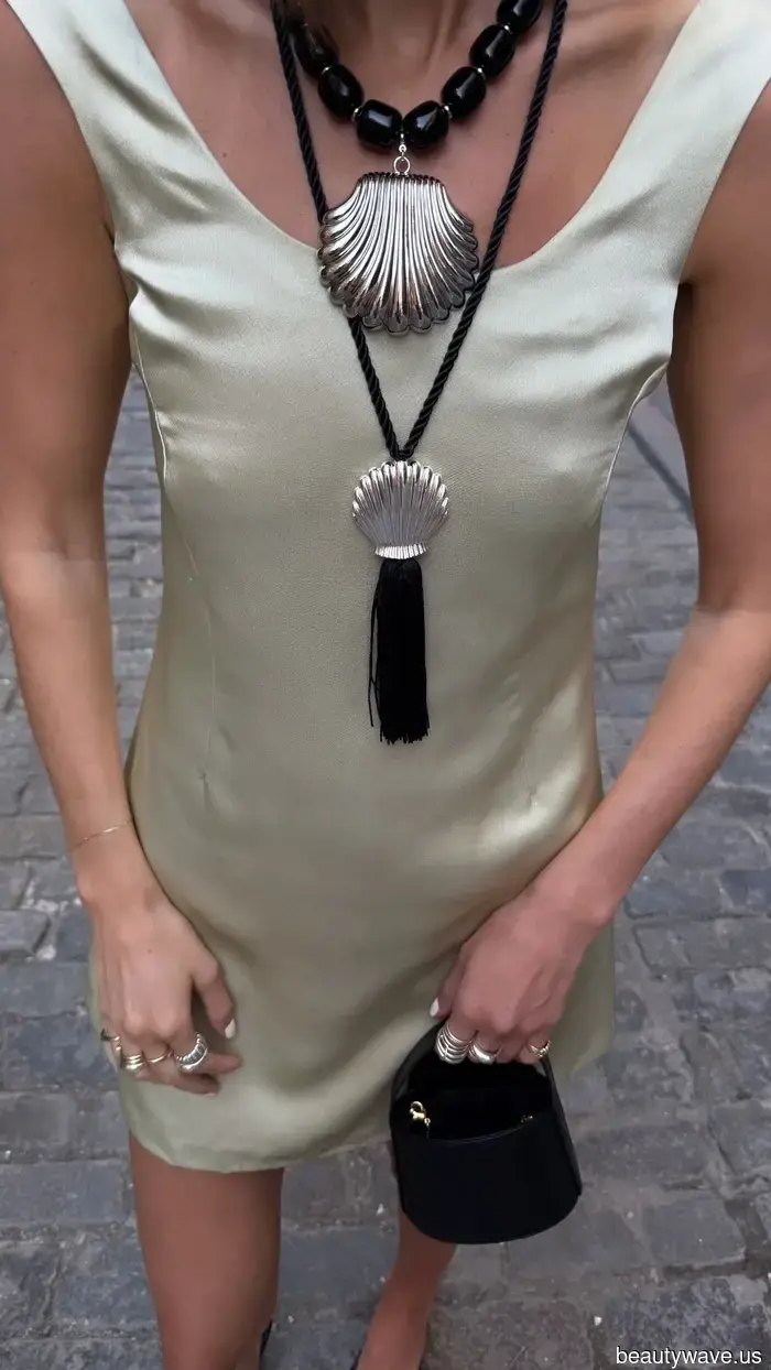 Style insiders are aware that these six summer accessory trends can elevate simple outfits to a more elegant level.