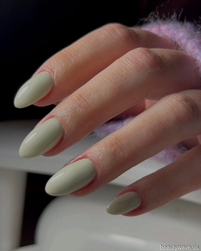 I 19 colori di smalto di lusso che le persone alla moda indossano in autunno (più quelli che stanno ritirando silenziosamente)