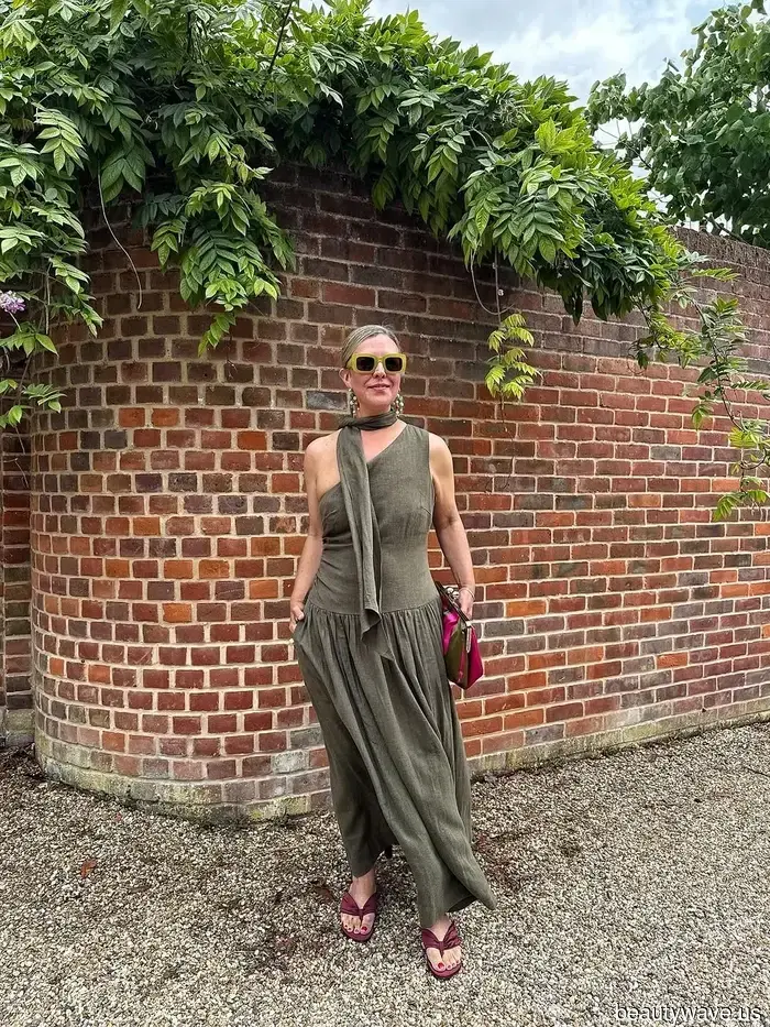 Click Here for Evidence That This Elegant Shoe Color Pairs Well With Both Jeans and Dresses