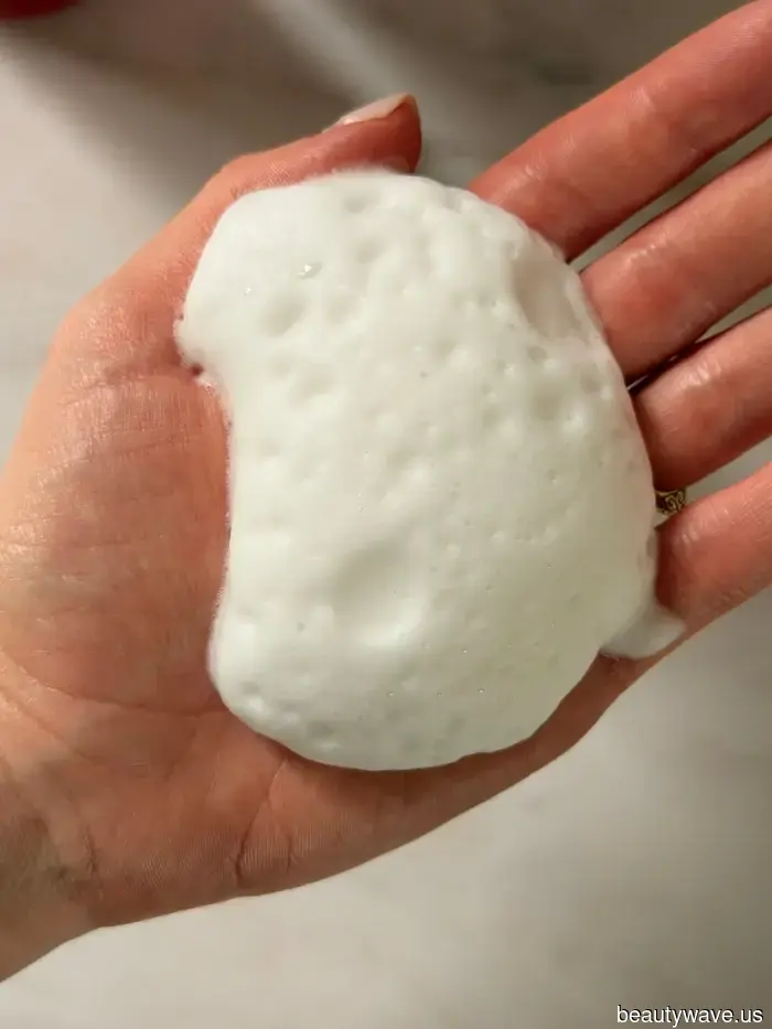 Dieses altmodische Haarprodukt ist gerade zum Geheimnis geworden, um feinem Haar Volumen zu verleihen.