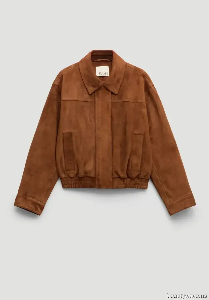 Not Brown, Not Black—This Unexpected Shoe Color Trend Elevates the Elegance of Jeans