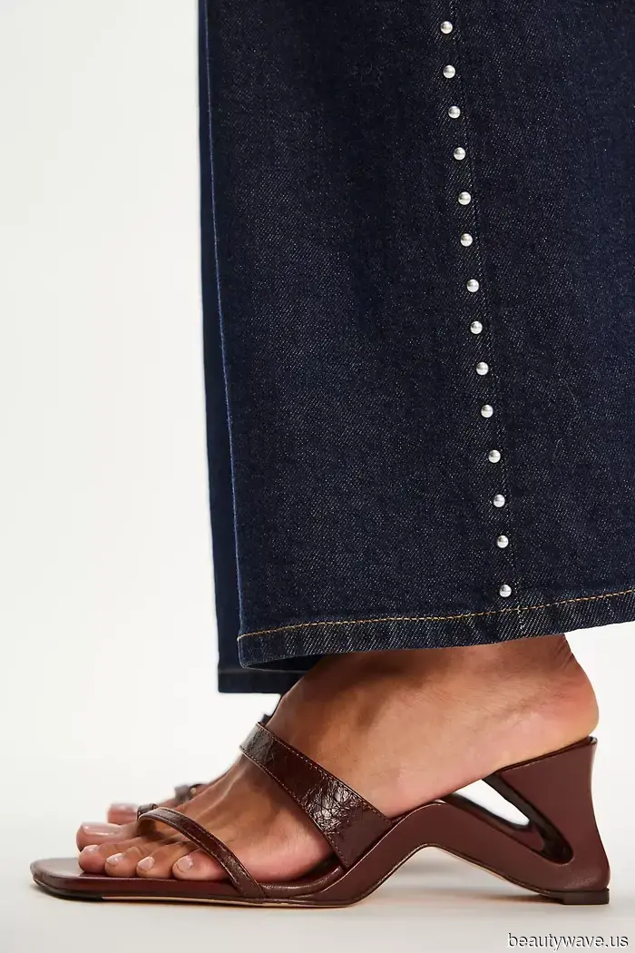 Alle coolsten Mädchen, denen ich folge, tragen diesen "veralteten" Schuhtrend mit Jeans, Kleidern und Röcken.