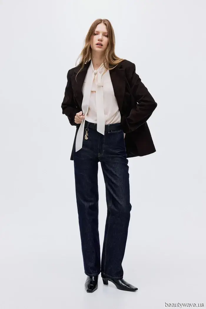 How to Identify an Elegant It Girl in Autumn 2026—With These Classic Jeans and This Popular Shoe
