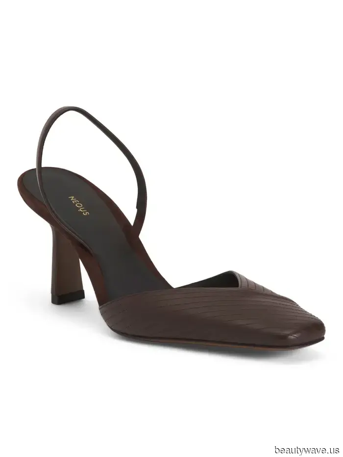 Se lo sai, lo sai: questo colore di scarpe anti-nero sta meglio con i jeans e una borsa nera.