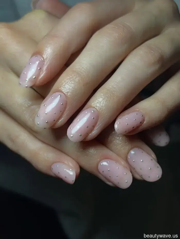 Only the Most Sophisticated Individuals Will Adorn These 13 Christmas Nail Designs.