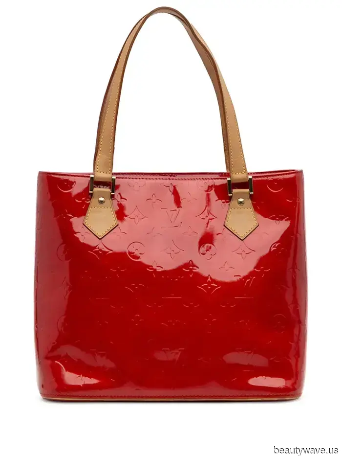 Las mujeres más elegantes de Londres saben que este color de bolso que no es negro hace que los abrigos trench se vean más elegantes.