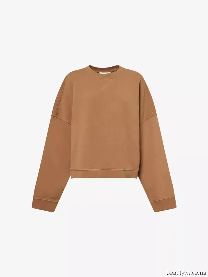 Esta tendencia de denim oscuro está regresando este otoño&mdash;5 maneras en que los vestidores de élite la están usando ahora.