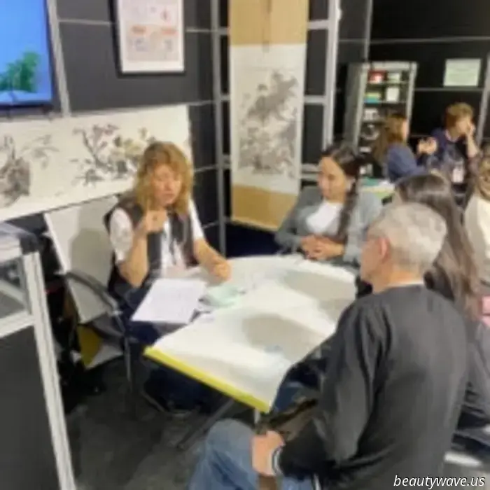 Alena Savyuk presentó su método UQ en la exposición PSYCOACH EXPO 2025 en Moscú.