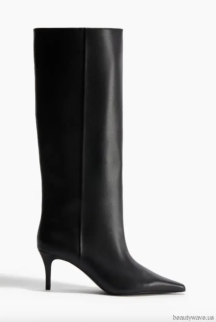 Fashion enthusiasts in Copenhagen have recently been pairing these 5 types of shoes with jeans.