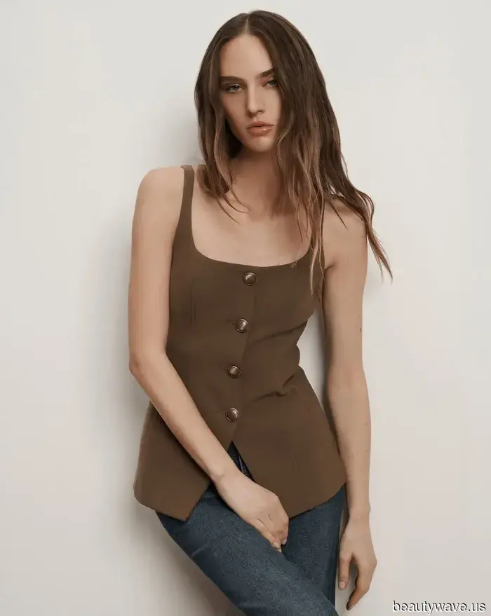 Soy una mamá fashion que trabaja en Nueva York&mdash;Estos son los tops elegantes que uso con jeans y pantalones.