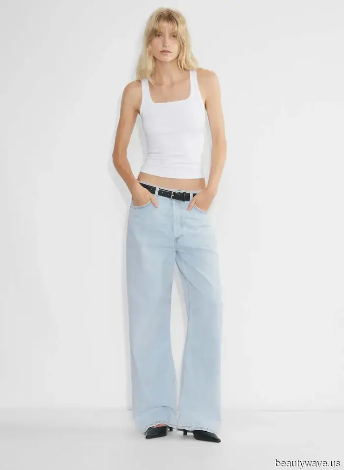 Aritzia is hosting a discreet sale, featuring jeans from the popular denim brand that cool girls adore.