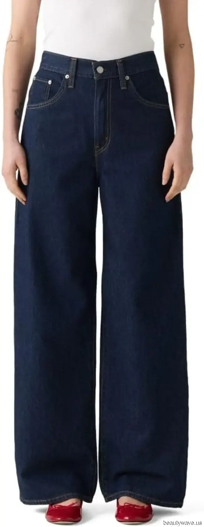 My fashionable mom is shopping on Amazon more frequently and asked for a list of trendy items—I enjoy these stylish discoveries.