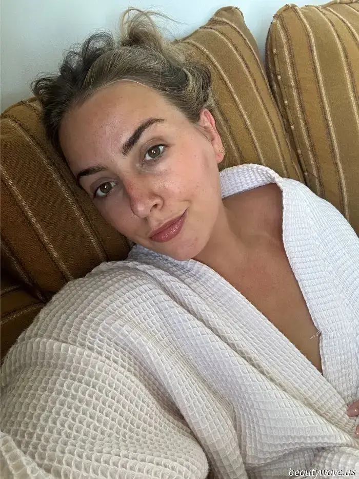 Я носила новую помаду Clinique Nude Honey Almost каждый день неделю — вот что нужно знать