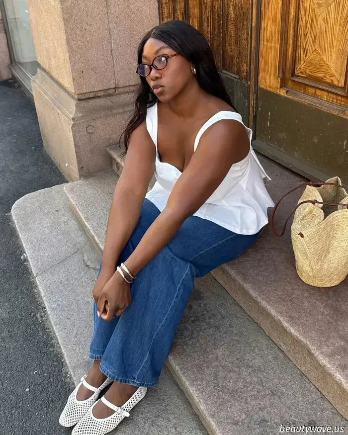 The fashionable flat shoes that individuals who prefer not to wear sandals are opting for with jeans and skirts instead.