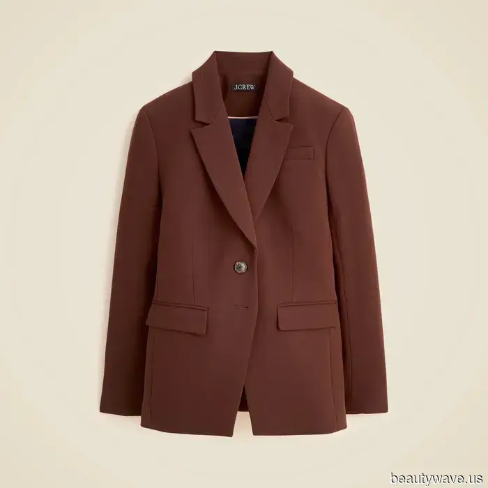 Ogni celebrità, da J.Lo a Kate Middleton, sa indossare questo outfit classico quando non è sicura di cosa mettere.