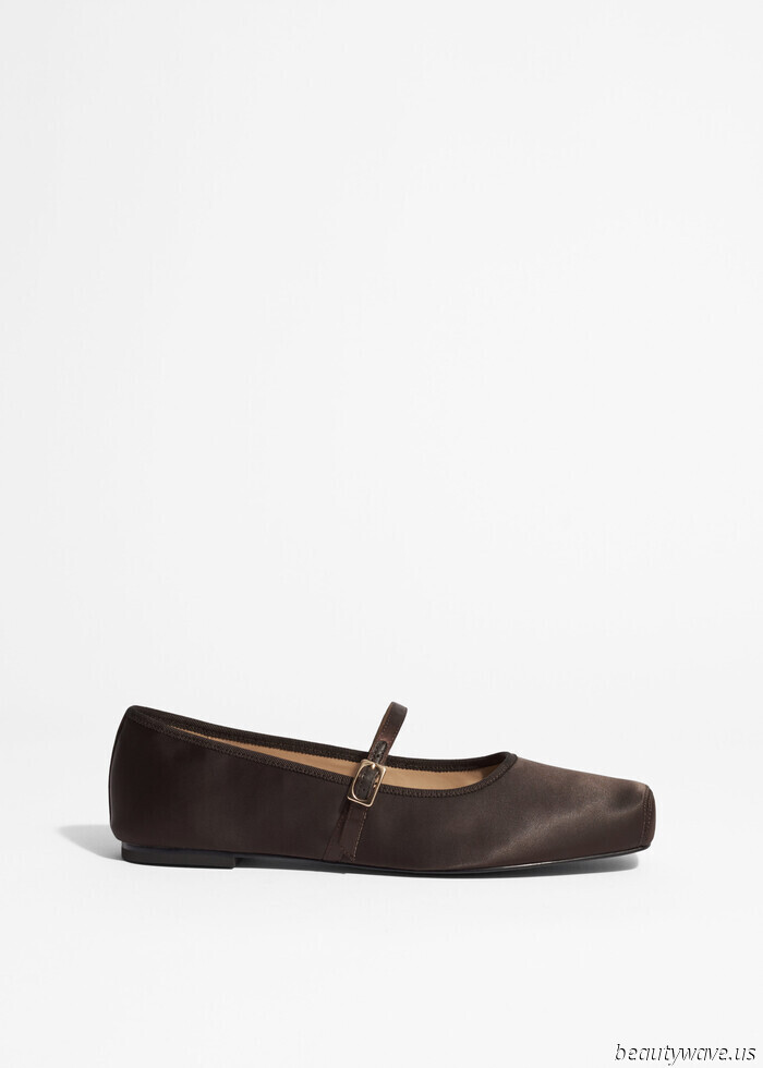 L'abito da aeroporto di Emma Watson presenta una scarpa adatta alla sicurezza ma una gonna molto poco pratica per l'aereo