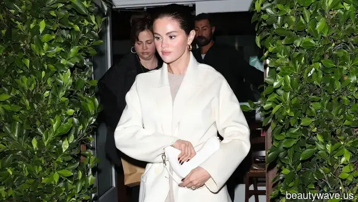 Ancora più elegante del beige&mdash;I cappotti sembrano i più costosi in questa tonalità sofisticata