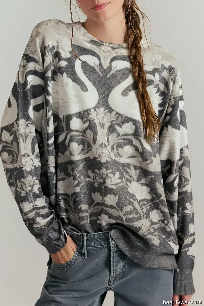 Suki Waterhouse communicates with her clothing and believes that they acquire unique powers when she wears them repeatedly.