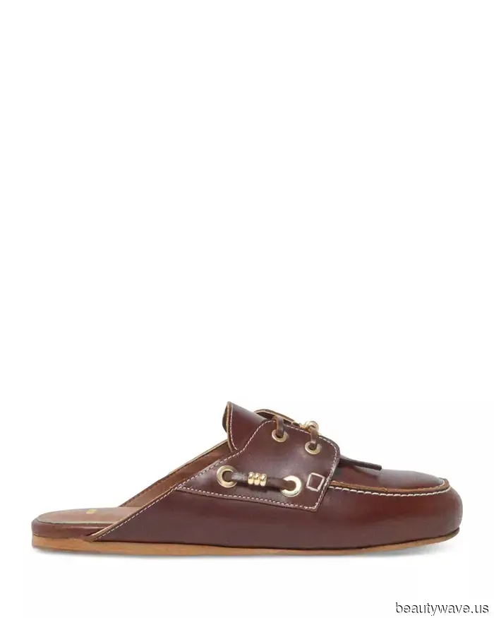 The flat-shoe trend that everyone will be sporting at the airport with jeans this fall has arrived.