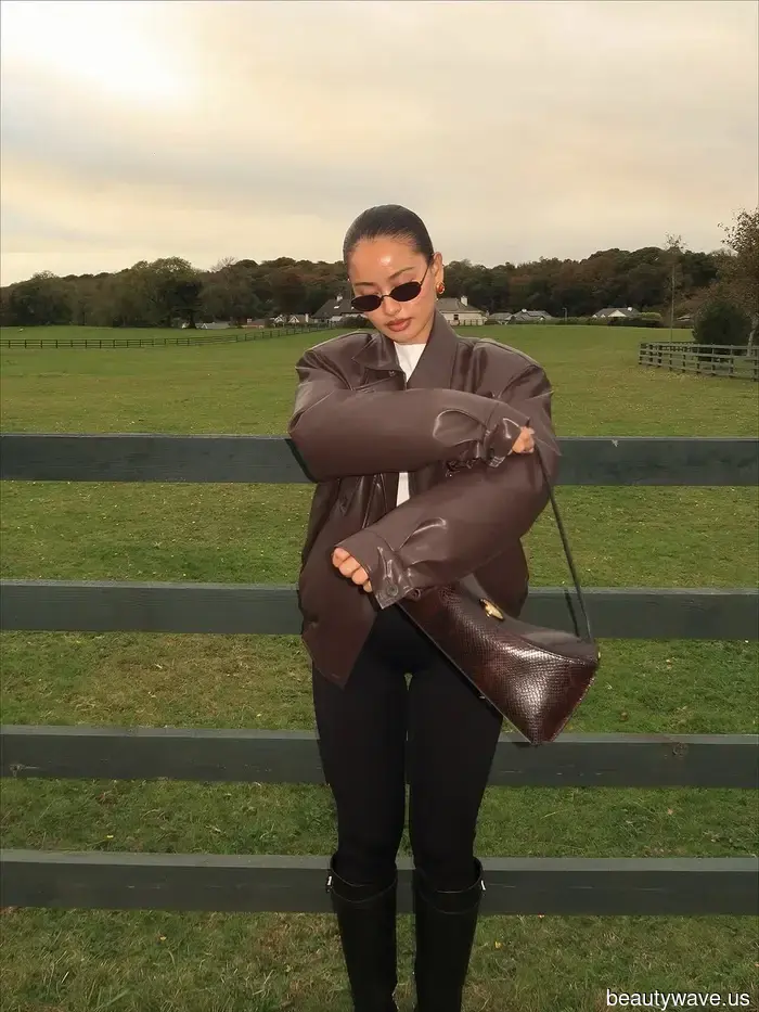 If you aim to look wealthy and stylish in leggings next year, wear them in this specific way.