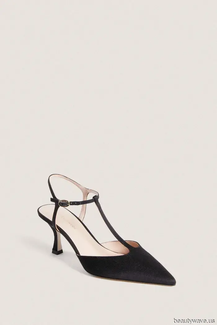 Invece dei jeans, le persone a Parigi indossano questo elegante capo con ballerine e mocassini.