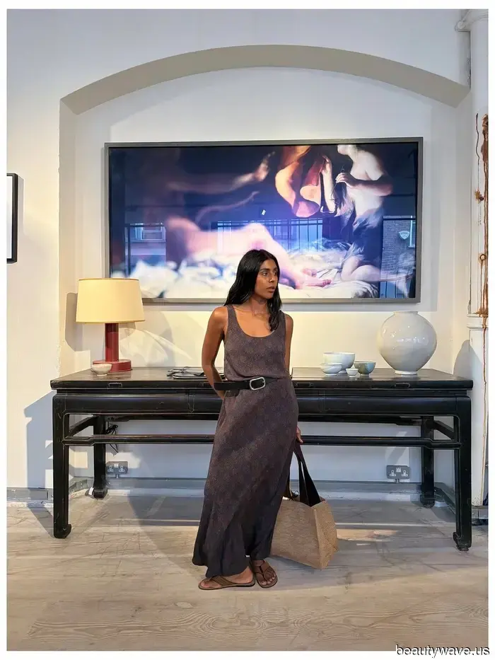 My Minimalist Friend Enjoys an Upscale Aesthetic—7 Essential Pieces for Her Autumn Capsule Wardrobe
