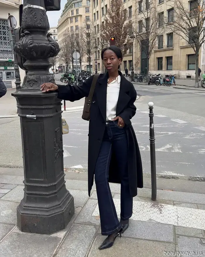 Il completo pantaloni e top elevato che sto copiando da persone a Parigi e NYC che non è una maglietta e jeans