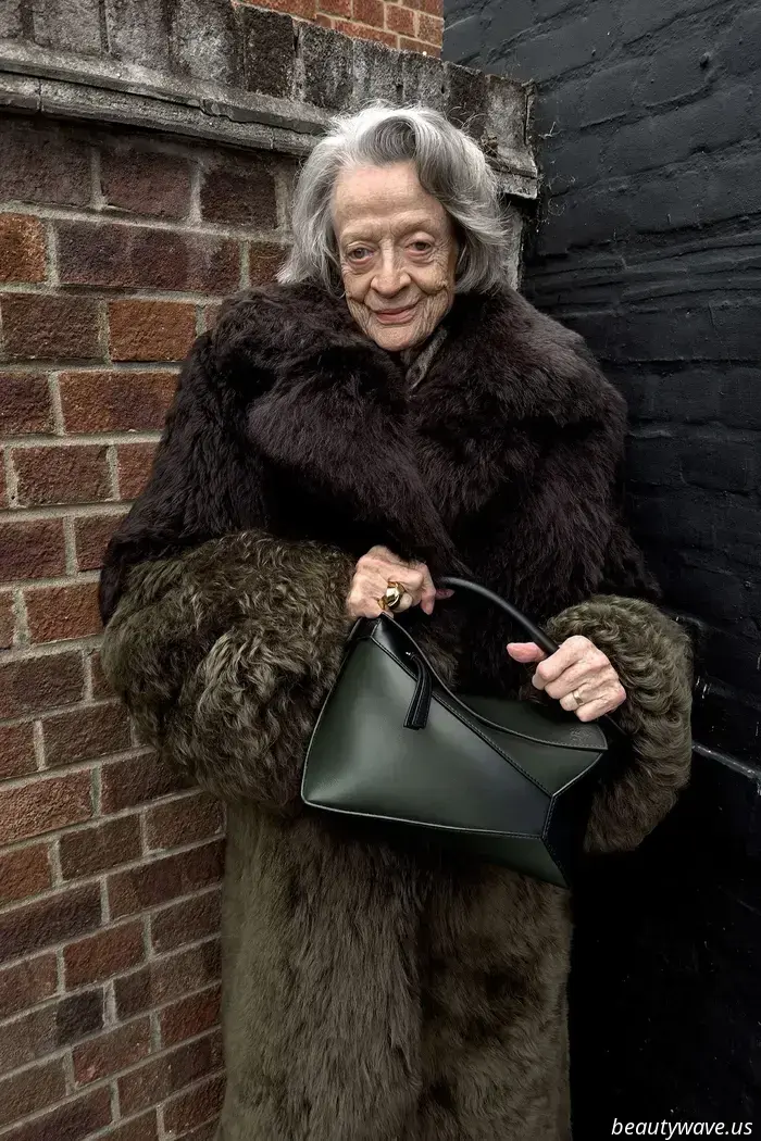 This Loewe bag is a favorite among fashion enthusiasts—I put it to the test to determine if it lives up to the hype.