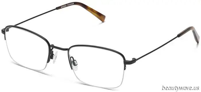 This straightforward accessory is incredibly wearable, functional, and stylish—indeed, the fashion set is loving it.