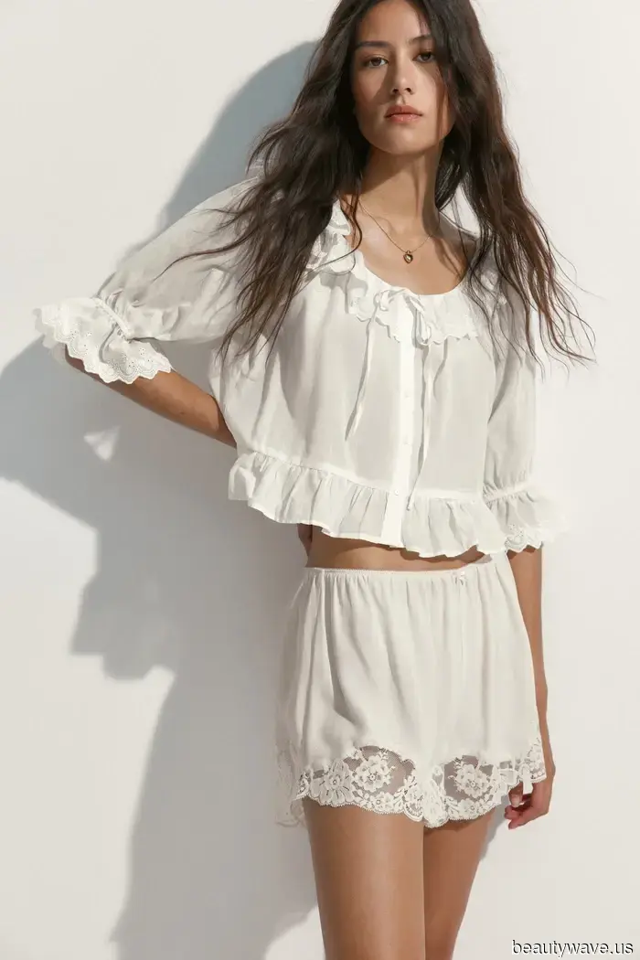 As a shopping expert who loves summer, here are 8 trending pieces that every wardrobe should include this year.