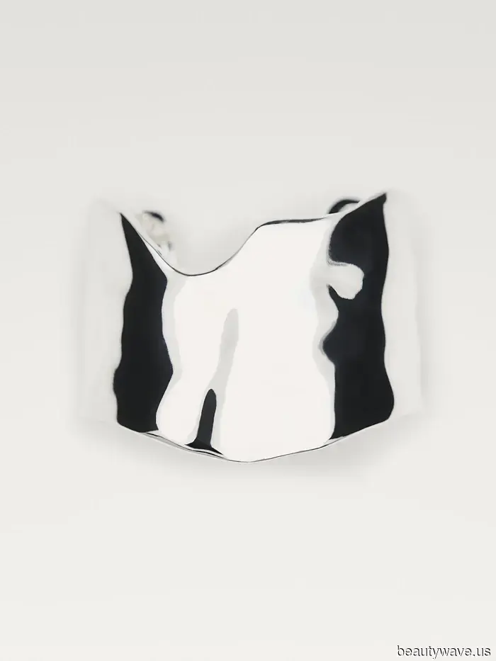 5 Accessories That French Women Are Currently Using to Elevate Their Simple Autumn Outfits to Chic Status