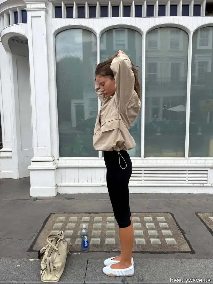 From Paris to New York, here are 9 stylish ballet flat trends that fashion-forward girls are continuously sporting.