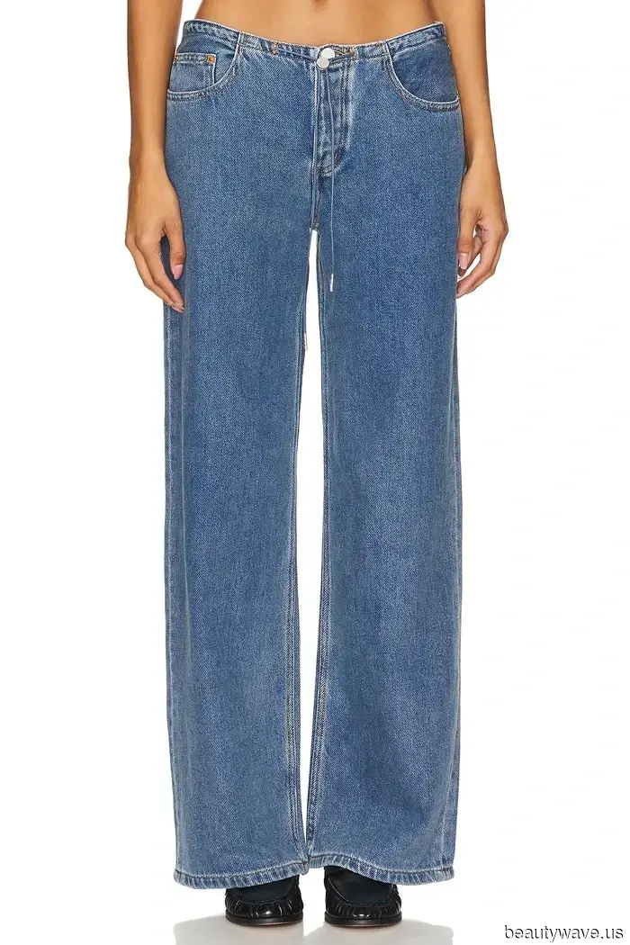 Low-rise jeans, navy t-shirts, lace-trimmed skirts—every trendy fashion piece I'm purchasing thanks to Zoë Kravitz.