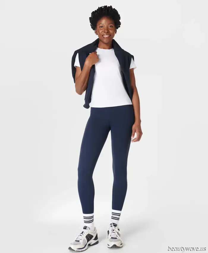 Hinweis: Leggings sehen diesen Winter in dieser satten Farbe am schicksten aus.