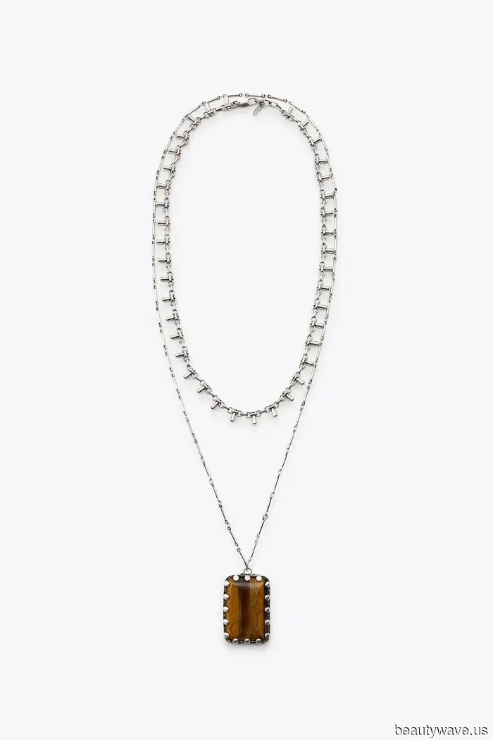 Bella Hadid acaba de llevar la tendencia de accesorios más grande de 2026 en París.