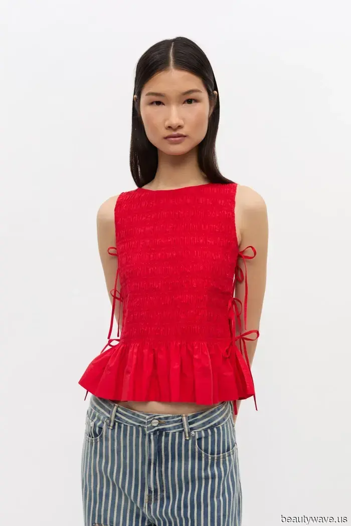 5 Blouse Trends That French Women Will Combine With Jeans, Skirts, and Trousers in 2026