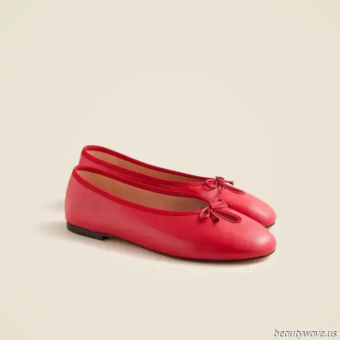 Dimentica le ballerine nere — indossando questo colore di scarpe con gli abiti riceverai più complimenti.
