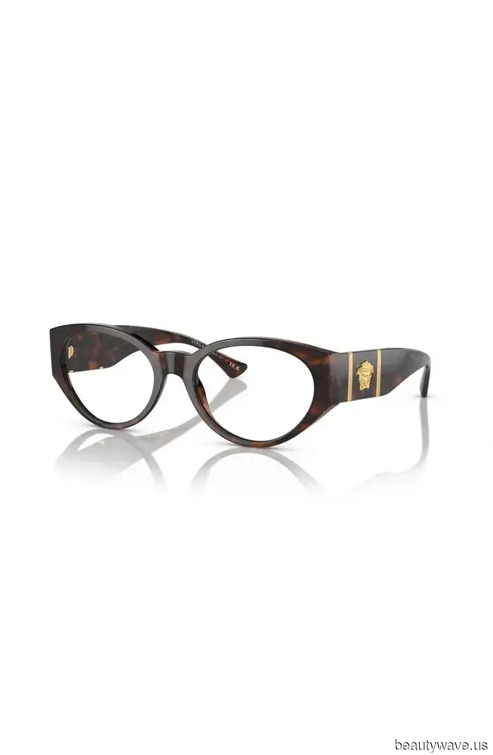 What the Editors of Who What Wear Shared as Their 35 Favorite Fashion Discoveries This Month