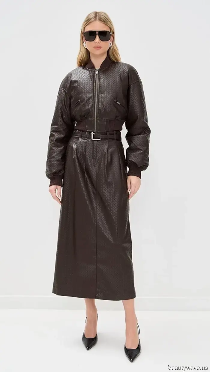 В Париже капсульный гардероб каждой французской женщины включает в себя эти вещи.